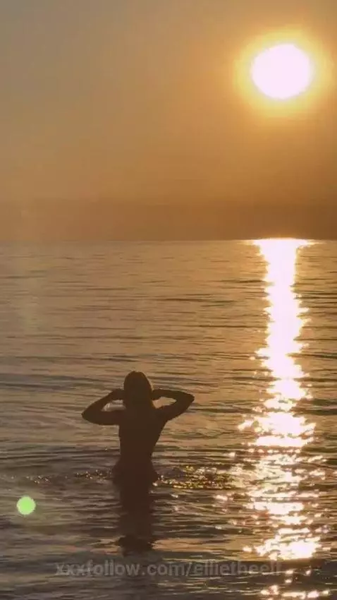 Want to swim with me dear?😏👻 by ellietheelf