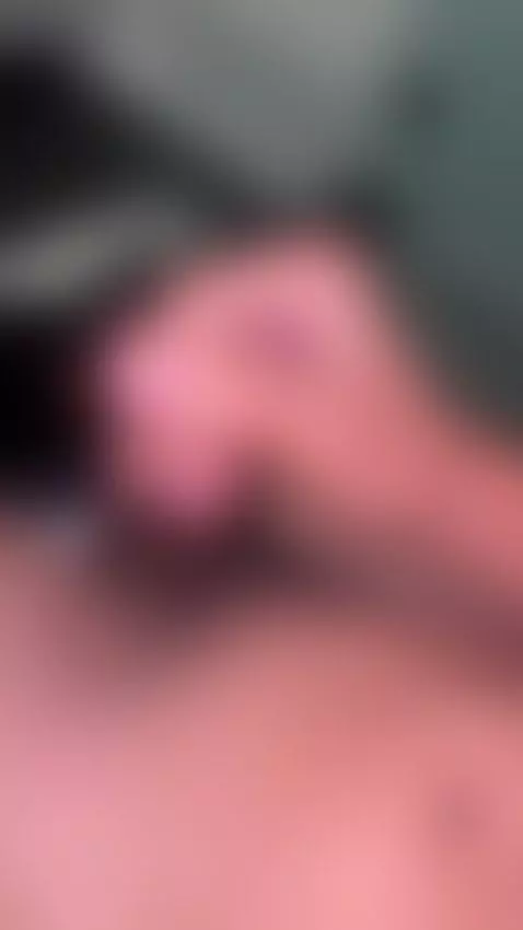 looking for a girl to fuck by 5yair