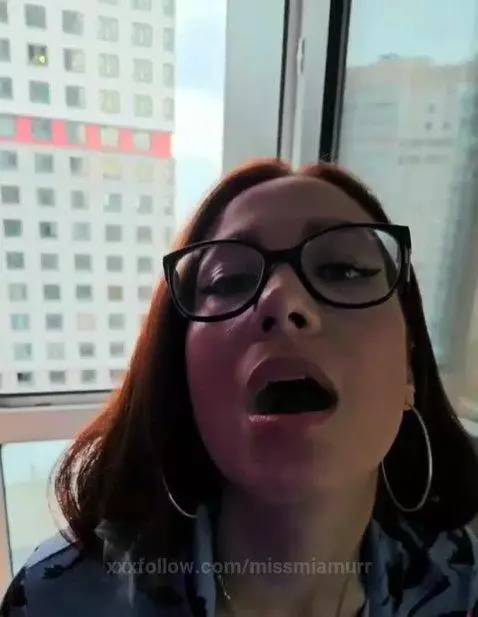 Smoking hot girl by missmiamurr