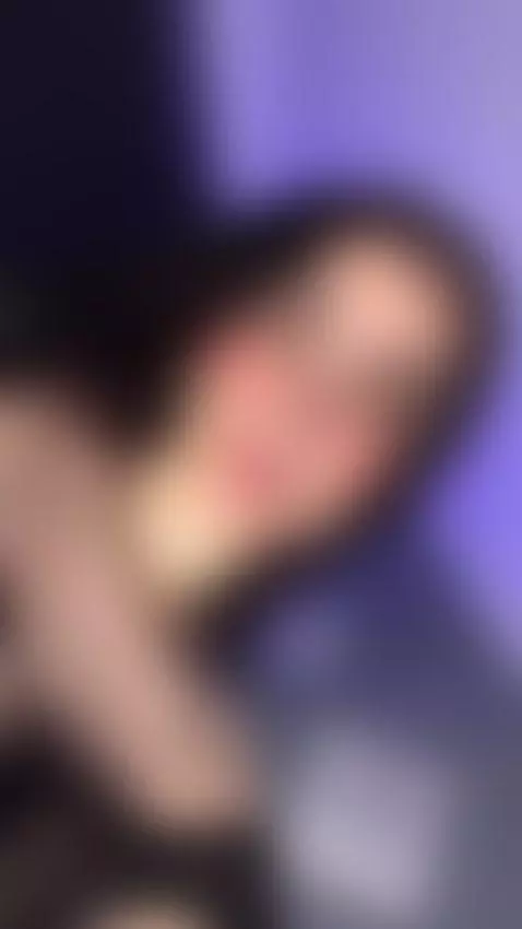 happy start of the week!🌹🖤 by saradaparker