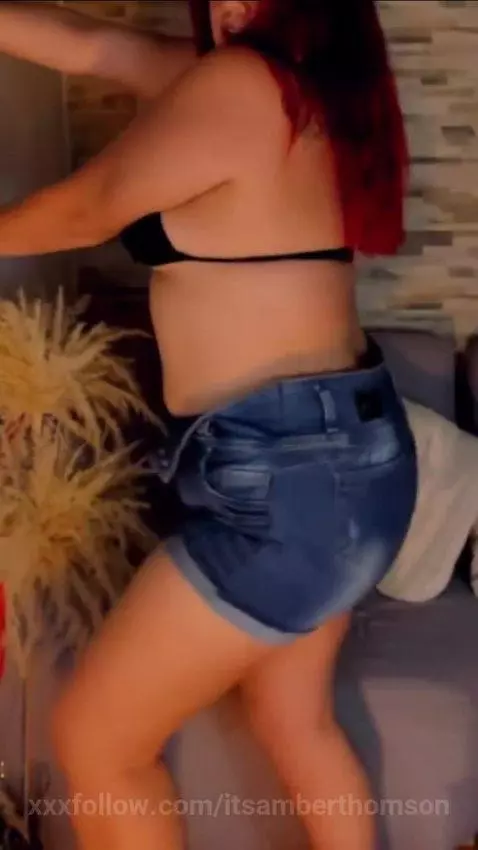 Twerking 🔥🔥 by itsamberthomson