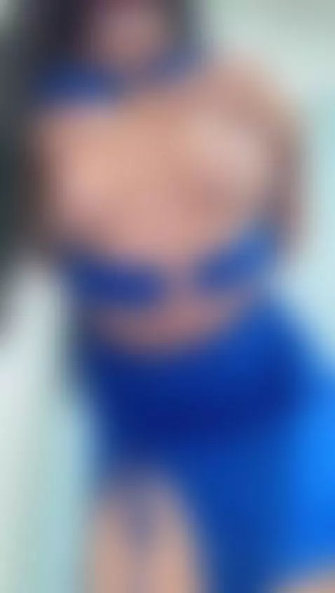 How does blue look on me? 😍 by ale-annys