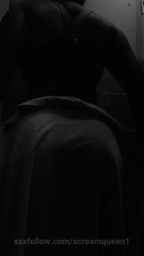 ¿te gusta mi culo?, me gustaria verte y que te vengas conmig... by screamqueen1