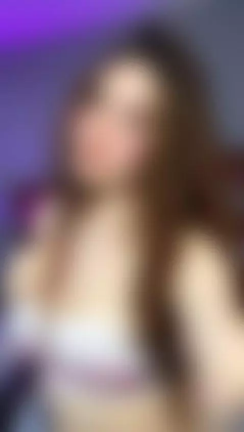 How does white look on me? 🐻‍❄️🤍 by ambar-saeenz