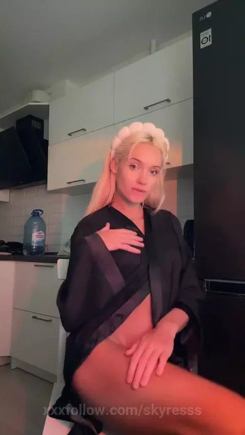 Take off this robe and ...🥵 by skyresss