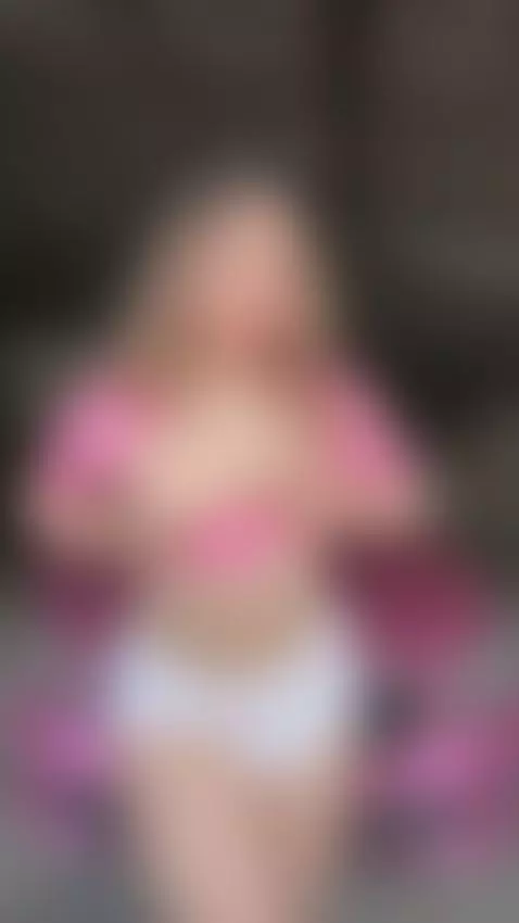 Do you like the pink car? 😜😈 by meliaare