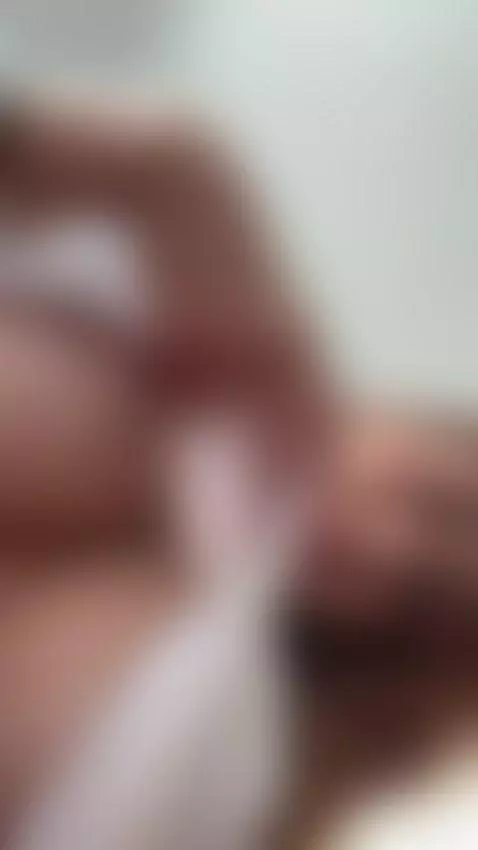 mi primo esta de visita y saco mis tetas sin que me vea by alejandrab01