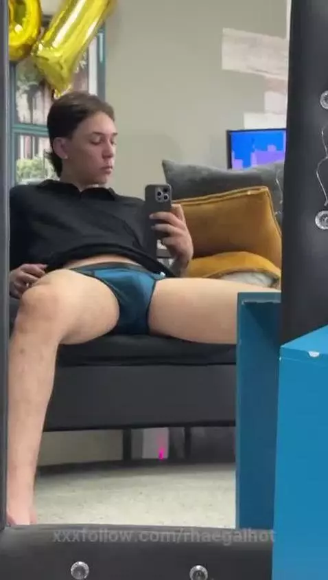 Im live now by rhaegalhot