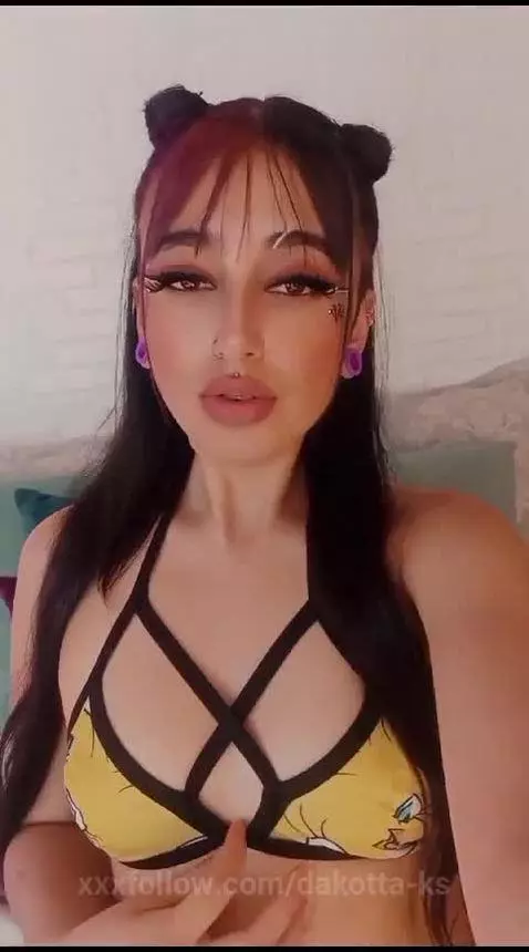 pretty face, bad intentions by dakotta-ks