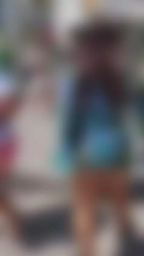 mostrando las nalgas en la calle 😈 by liancy