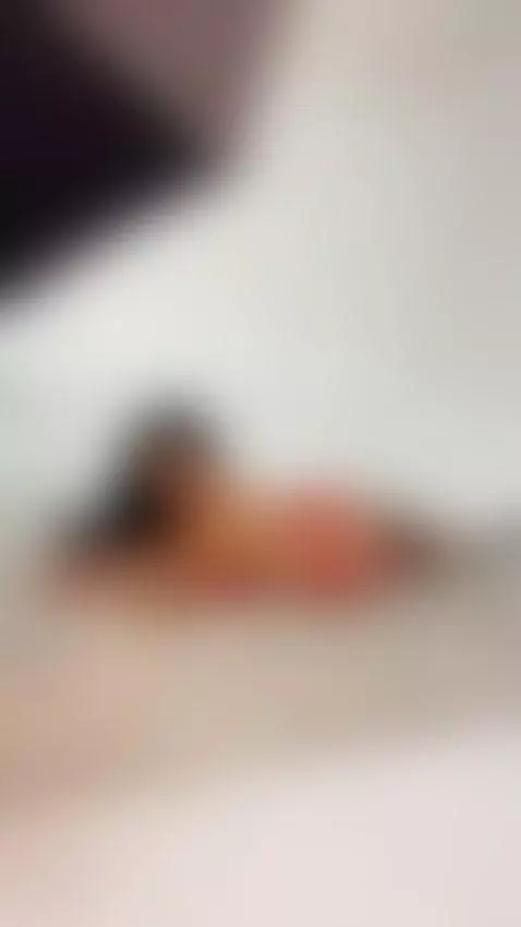 Sometimes I just want you to look at me… by issane