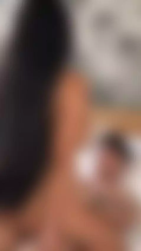 Mi vecino vino a follarme con su enorme carne dura y mojada ... by issane