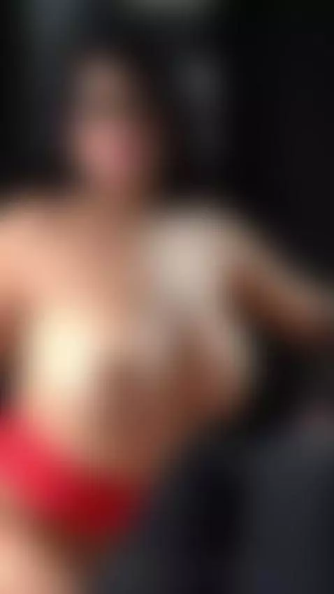 Haciendo rebotar mis tetas mientras monto como vaquera🍆🍑💦 by issane