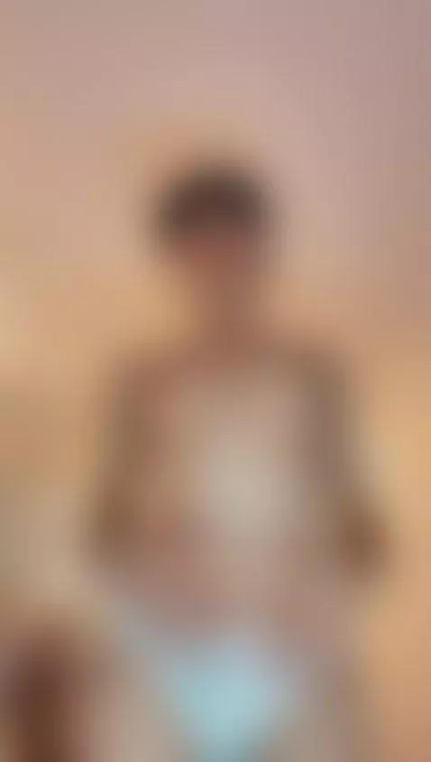 Come see me in my living room 

https://stripchat.com/Black_... by blackrose002