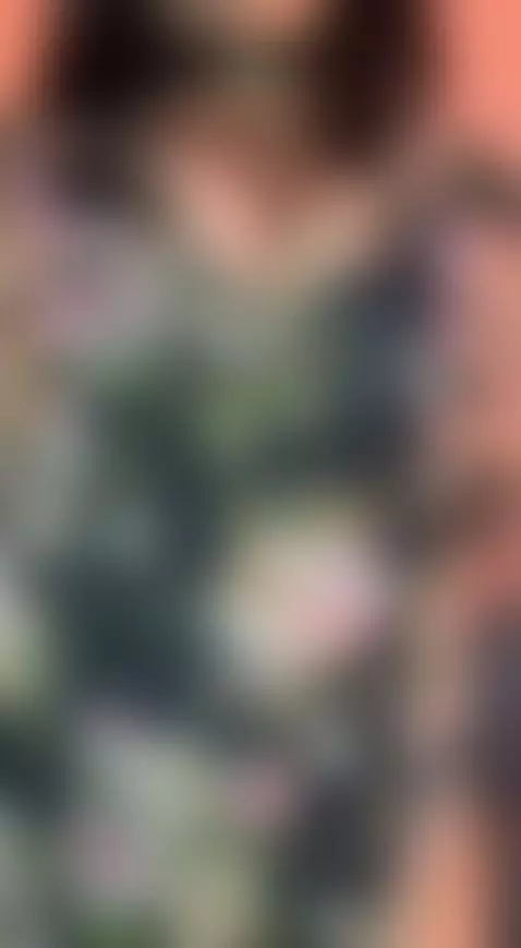 😏💋I’m showing just enough to tempt you… come finish the view... by sheyla-hills