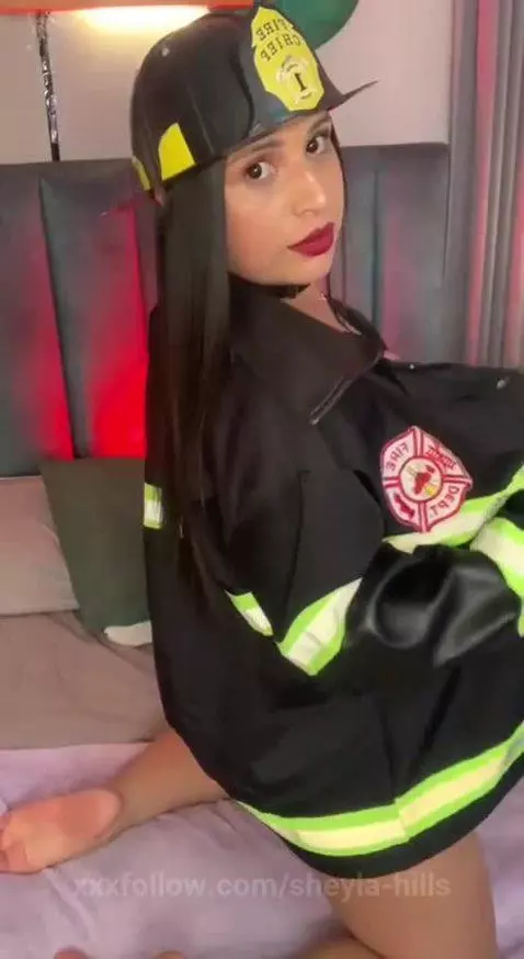 Is hot in here 🔥 by sheyla-hills