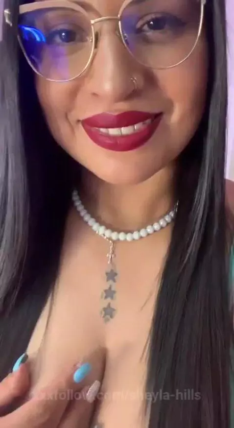 What if we start with some kisses and warm up the night?😈🔥 by sheyla-hills