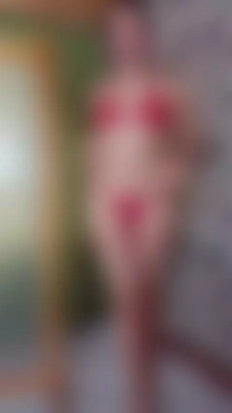 sexy body close up 💄 by emmygomez