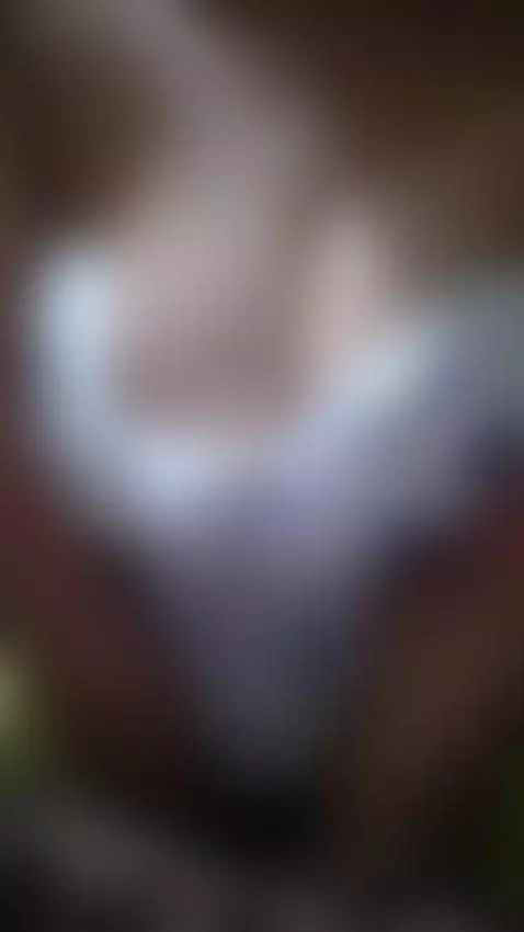 How about a nice neckline? by lovelyyday