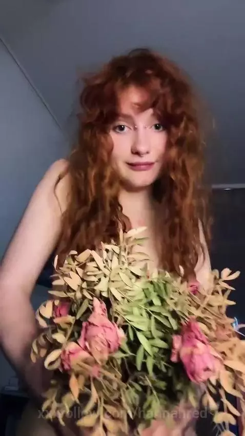 You give me flowers, I give you my sweet tits😘🌺 by hannahred