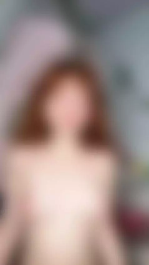 Missing my petite body😘✨ by hannahred