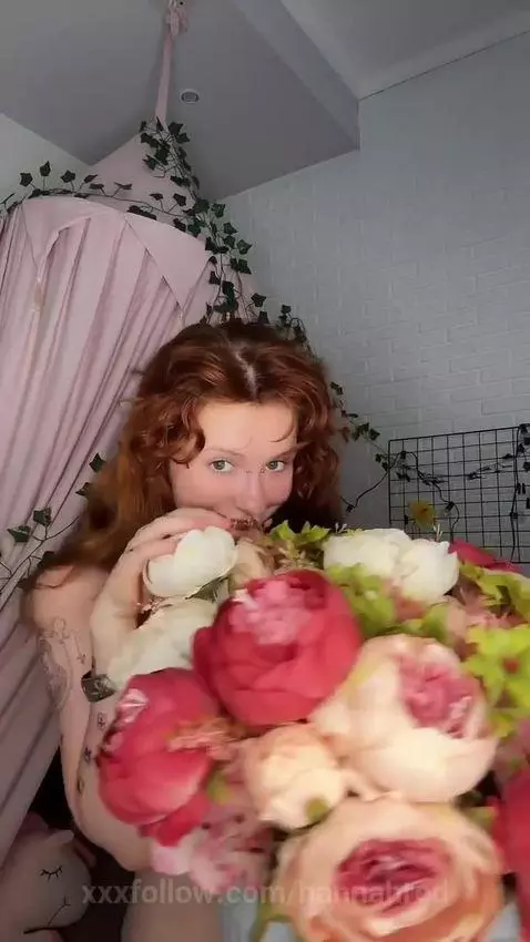 🌹 The sexiest girl you've seen today 🌸🌺 by hannahred