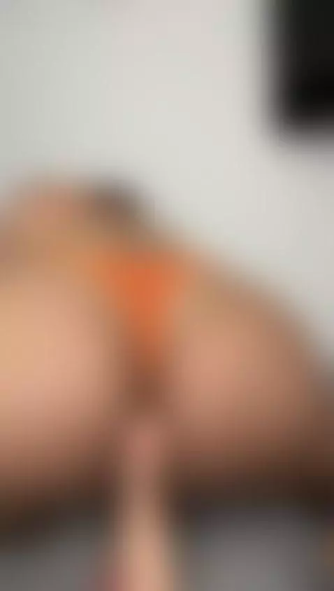 Quieres que te baile asi? by ishollyshit