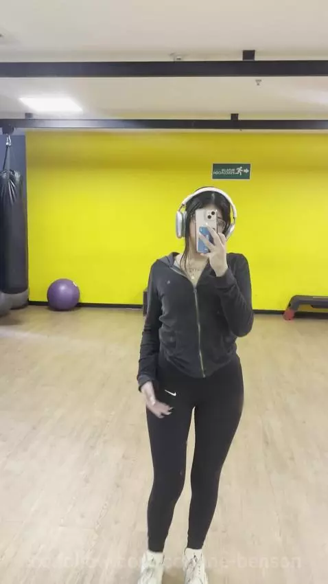 me in the gym 💪🏻🍑 by corinne-benson