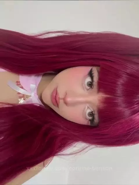 Big eyes, big butt. by corinne-benson