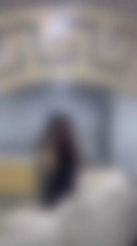 Online now very hot by corinne-benson