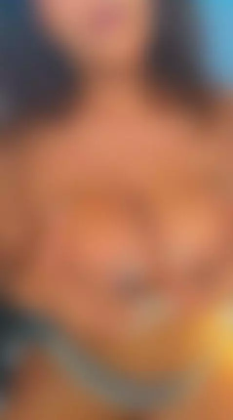 I love to be seen undressing by firemorocha1