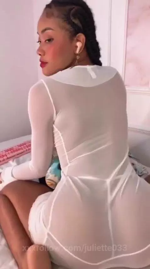 magically discovers my ass🤭🍑 by juliette033