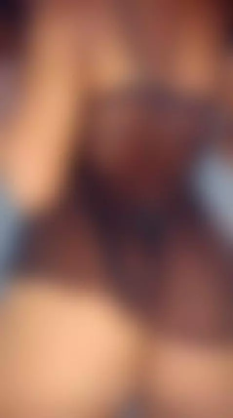 My booty doesn’t know how to stay still… see it bounce? 🍑👀 by juliette033