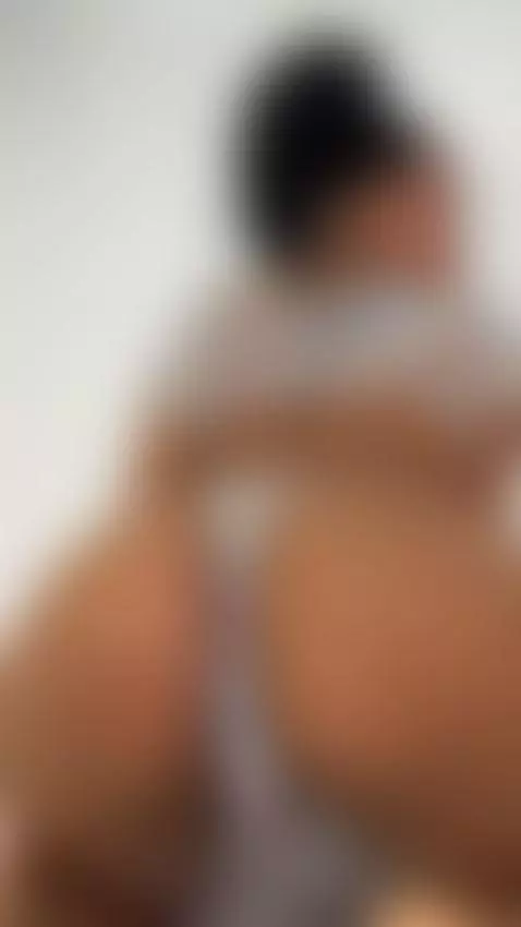 I bounce my big wet ass 🍑💦 by juliette033