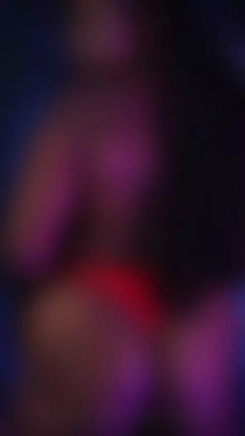 Too hot to ignore 🥵🔥 by erismodel3