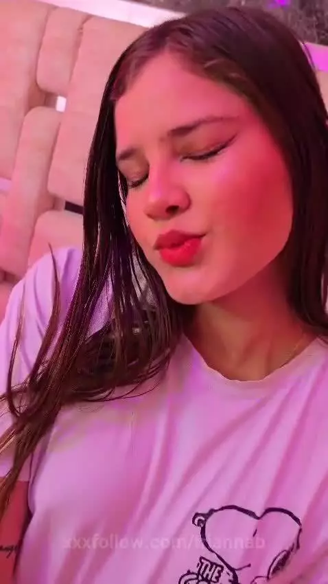 Do you see this little girld? by triannab