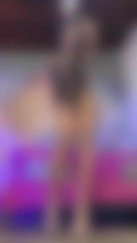 heels and ass, what a good combination by keytin-thomson