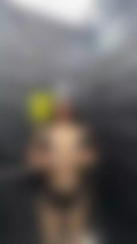 me saco las tetas en el acensor only gratis🤫👇 by laurafoox