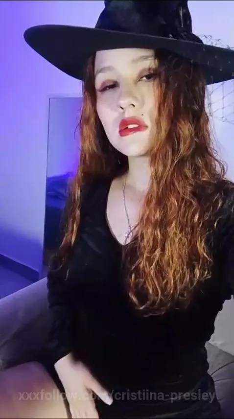 Dangerous Charms!! I am the Witch that awakens passions 🧙🏼🧙🏼... by cristiina-presley