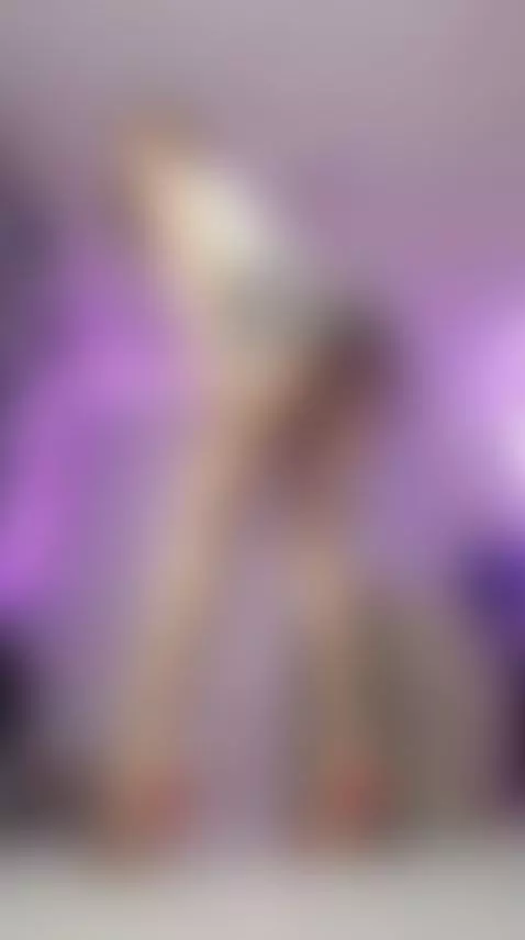 pretty sexy in pantyhose and heels by samanthaexsotic