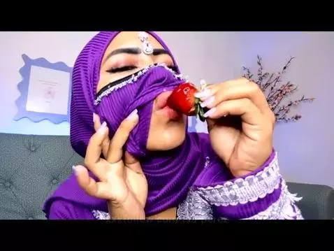 Suck strawberries by isa-perez