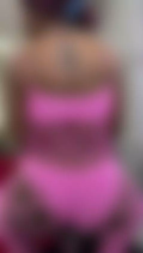 Just look at me and tell me if you can resist the temptation by lola-hornei