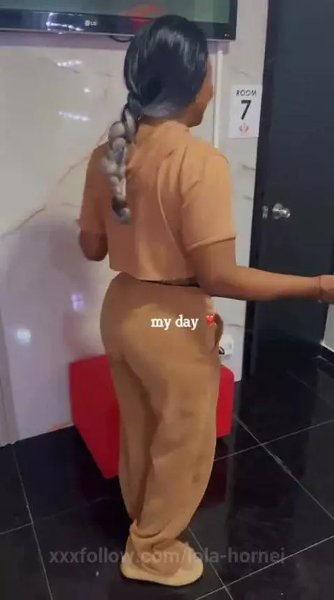 A smile can be your greatest temptation by lola-hornei