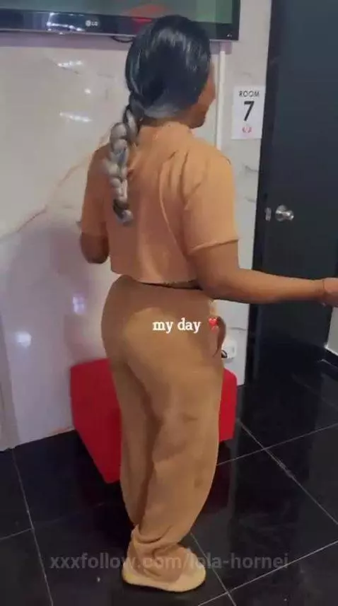 A smile can be your greatest temptation by lola-hornei