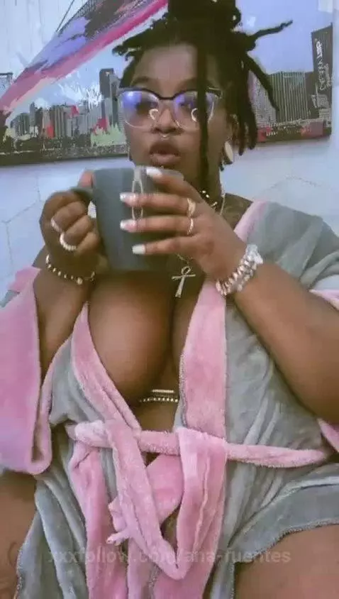 Come, approach ... my lips not only know how to kiss 💋 by ana-fuentes