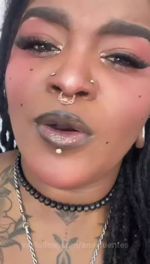 You like my faceeeee? by ana-fuentes