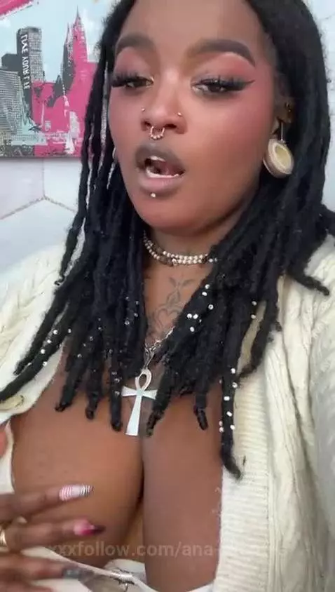 My mouth can do lot things.... tell me what you would like?🔥... by ana-fuentes