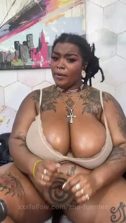 enjoy a little dance while my tits shine 😎🔥🥺 by ana-fuentes