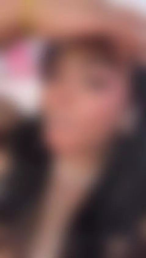 I am the woman of your dreams, right? ? by ana-fuentes