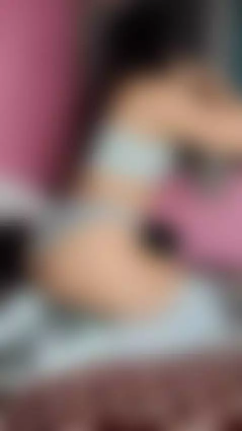 Merry Christmas, with my booty fresh from the gym. Want to s... by andyugld